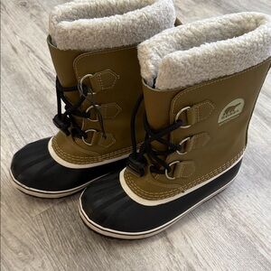 Sorel Kids Snow Boots in Brown and Black